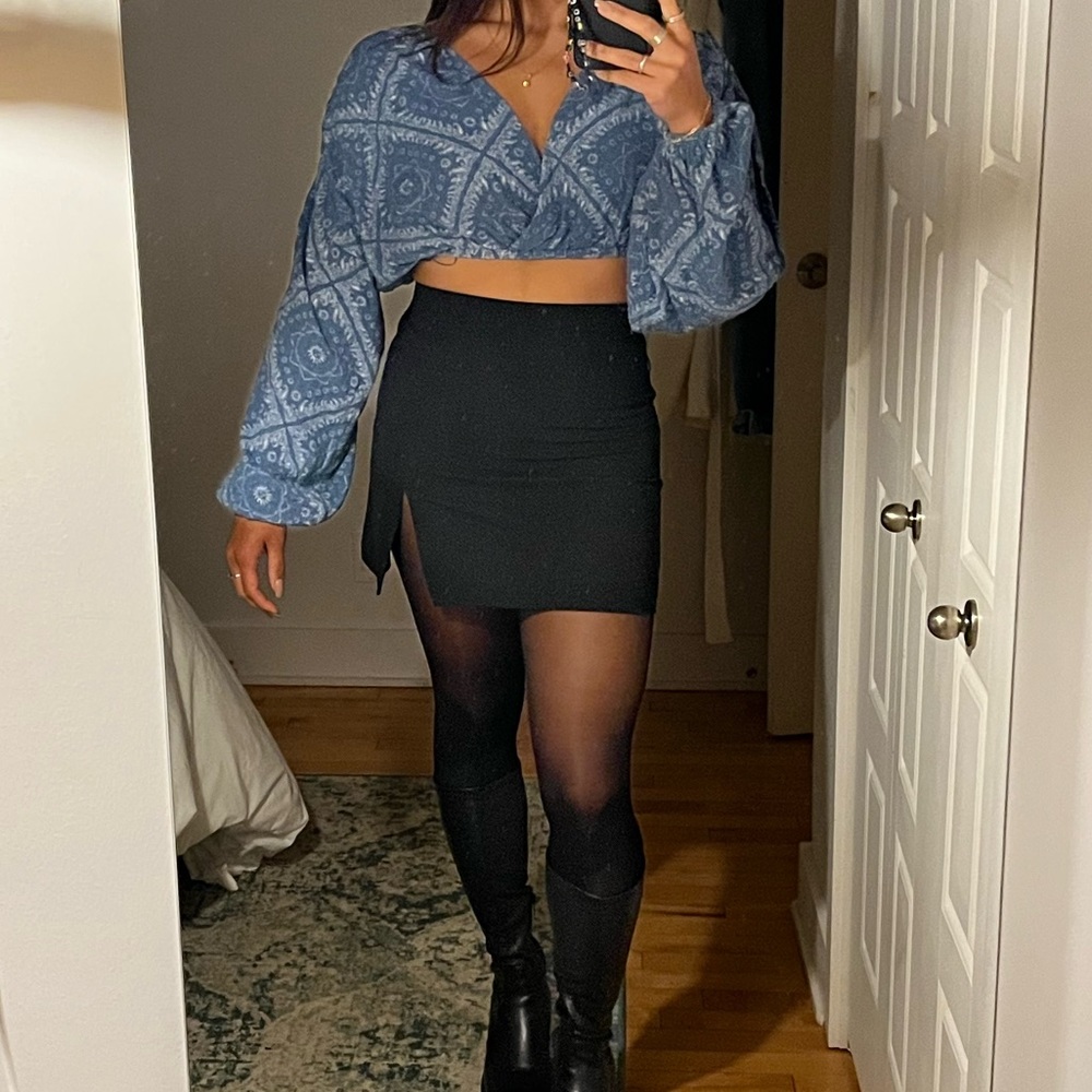 Long sleeve crop top